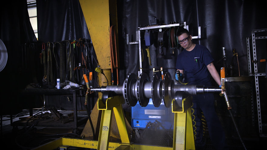 Dry gas seal system optimization - outboard seal backpressure stabilization
